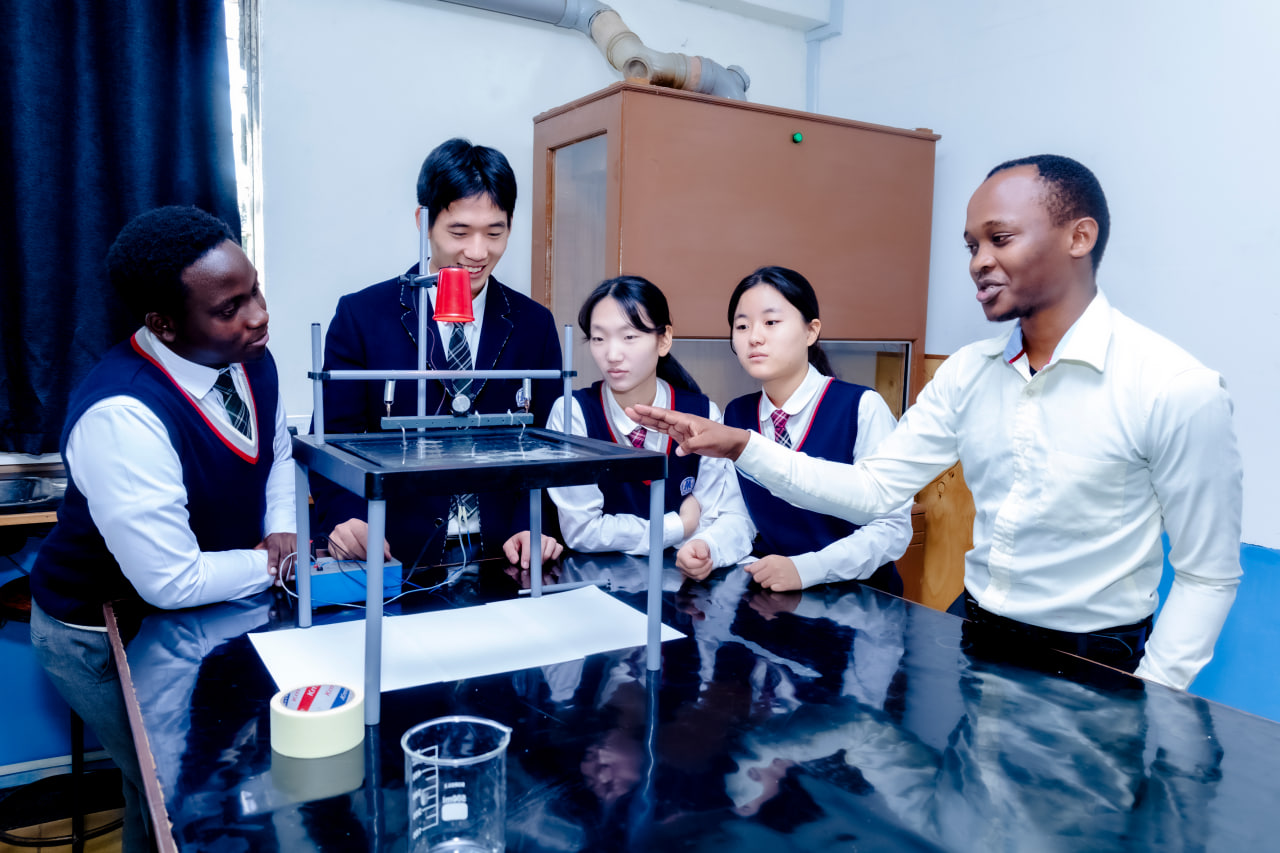 Detail of temperature setting button on kettle bass with digital degree readout.